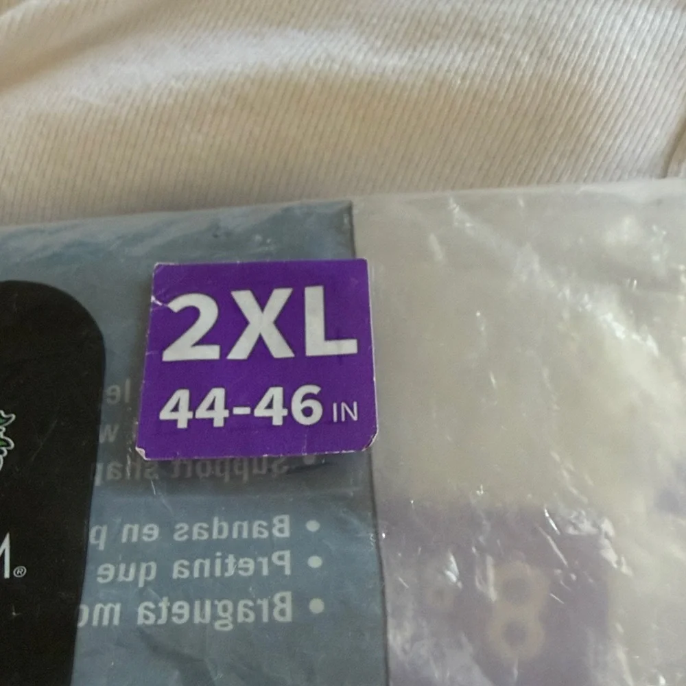 Fruit of the Loom 4-pack tag-free briefs in size 2XL (44-46